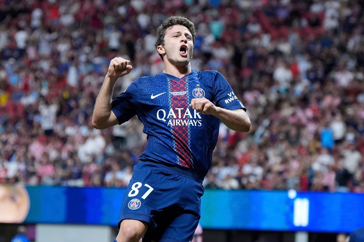 Neves ăn mừng bàn thắng. Ảnh: AP