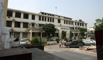 Trận ném bom ngày 22-12-1972 đã cướp đi sinh mạng của 28 người, gồm bác sĩ, y tá, kỹ thuật viên, hộ lý và cả bệnh nhân trong Bệnh viện Bạch Mai. Sau 40 năm, Bệnh viện Bạch Mai hôm nay đã được xây dựng khang trang hơn, hiện đại hơn trên nền đống đổ nát do bom Mỹ để lại, trở thành một trong những bệnh viện lớn nhất của cả nước với hơn 1.400 giường bệnh