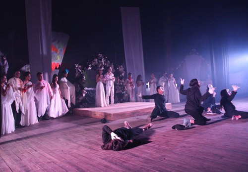  Một cảnh trong “đám cưới ma”