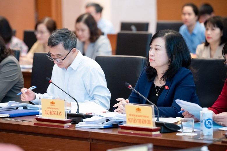 Các đại biểu tại phiên giải trình.