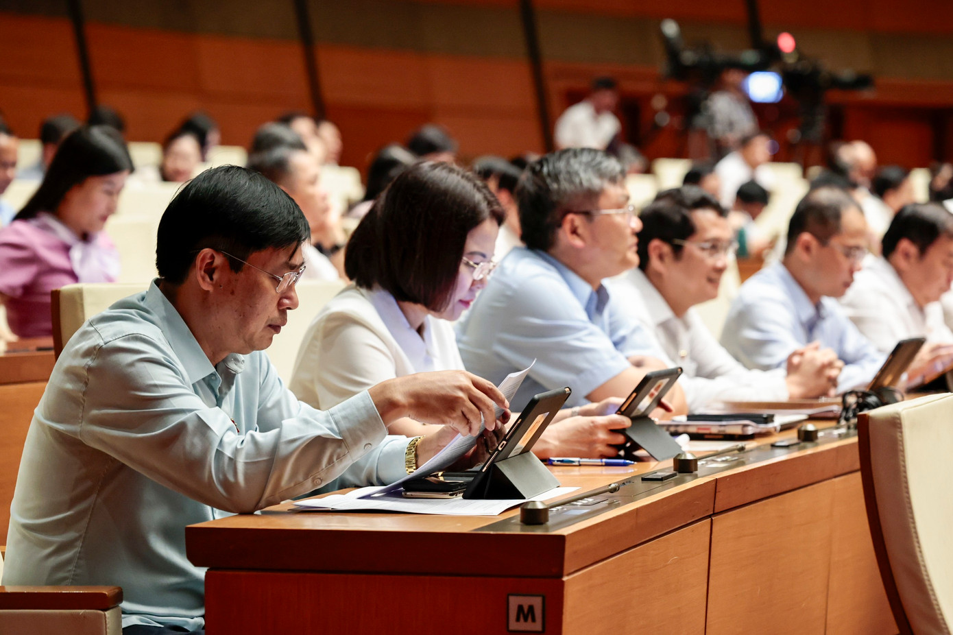 Các đại biểu tham dự tại phiên họp. (Ảnh: Như Ý) Các đại biểu tham dự tại phiên họp. (Ảnh: Như Ý)