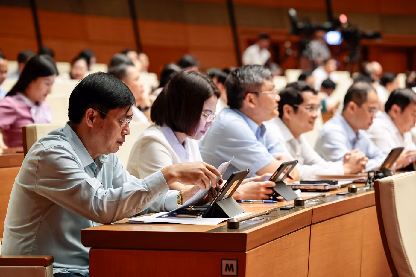 Các đại biểu tham dự tại phiên họp. (Ảnh: Như Ý)