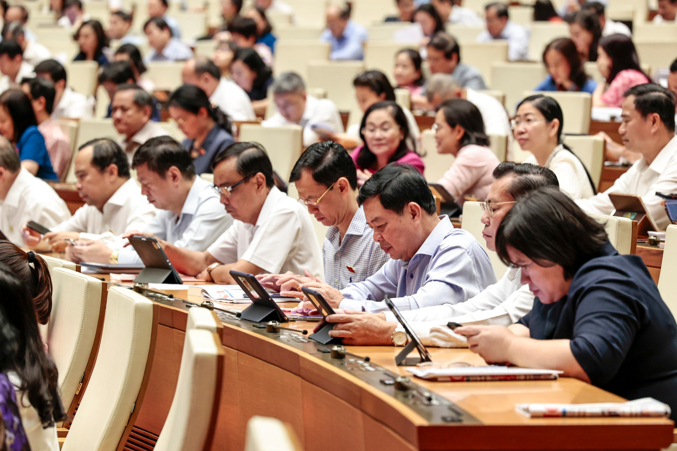 Các đại biểu Quốc hội tham dự phiên họp. (Ảnh: Như Ý).