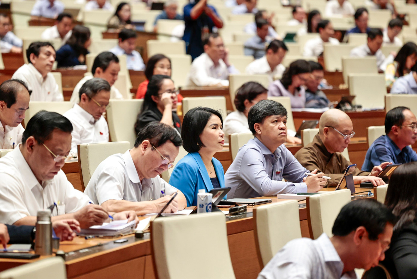 Các đại biểu Quốc hội tham dự phiên họp. (Ảnh: Như Ý)