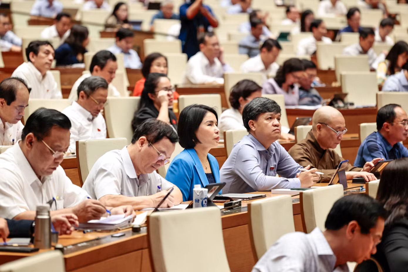 Các đại biểu Quốc hội tham dự phiên họp. (Ảnh: Như Ý)