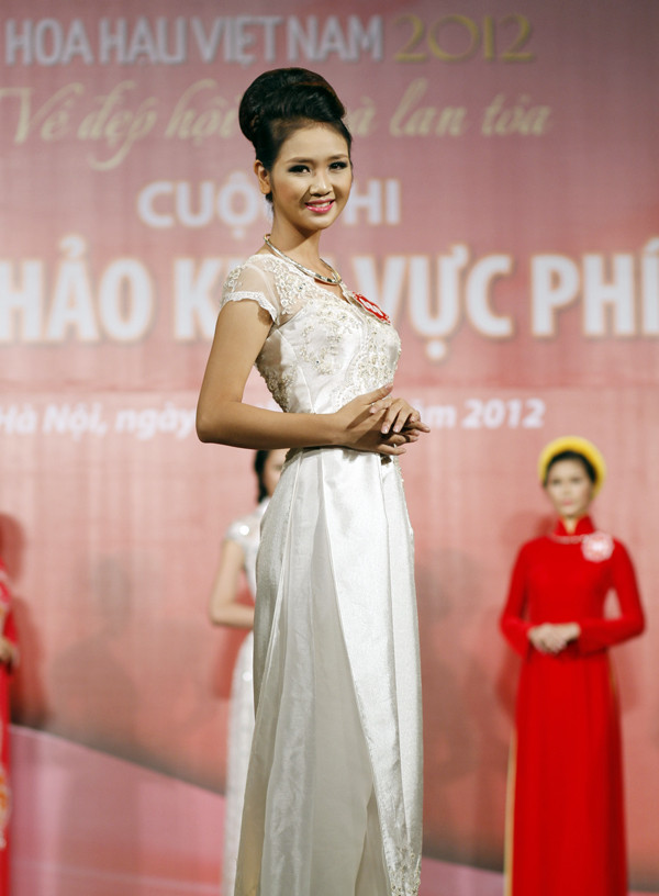 Hoàng Diệu Linh. SBD: 980