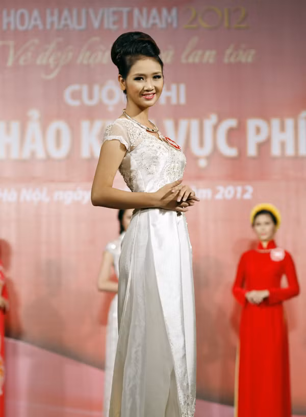 Hoàng Diệu Linh. SBD: 980