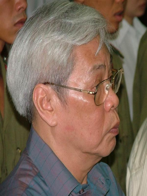 Hội đồng xét xử tuyên đọc bản án Các bị cáo nghe đọc bản án Bị cáo Mai Văn Dâu nghe đọc lời tuyên án đối với mình Lê Văn Thắng và Nguyễn Cương khi bị tuyên án Nỗi đau khổ của Phan Nghĩa Hiệp khi nghe mức án dành mình LS Hoàng Mỹ Đức chúc mừng bà Võ Thị Thanh Hằng được Tòa tuyên vô tội Các nhà báo chụp ảnh chiếc xe chở ông Mai Văn Dâu về trại Hội đồng xét xử tuyên đọc bản án Các bị cáo nghe đọc bản án Bị cáo Mai Văn Dâu nghe đọc lời tuyên án đối với mình Lê Văn Thắng và Nguyễn Cương khi bị tuyên án Nỗi đau khổ của Phan Nghĩa Hiệp khi nghe mức án dành mình LS Hoàng Mỹ Đức chúc mừng bà Võ Thị Thanh Hằng được Tòa tuyên vô tội Các nhà báo chụp ảnh chiếc xe chở ông Mai Văn Dâu về trại