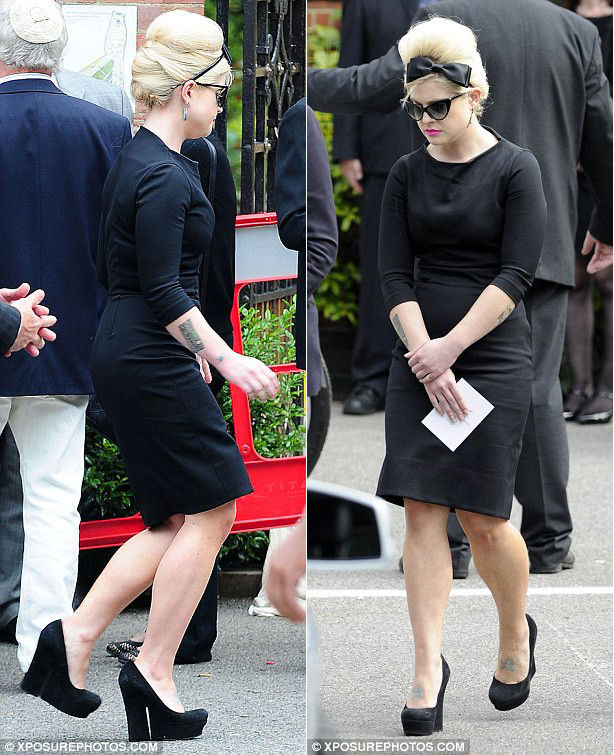 Bạn thân của Amy - Kelly Osbourne trang điểm và làm tóc giống như cô để tưởng nhớ bạn thân