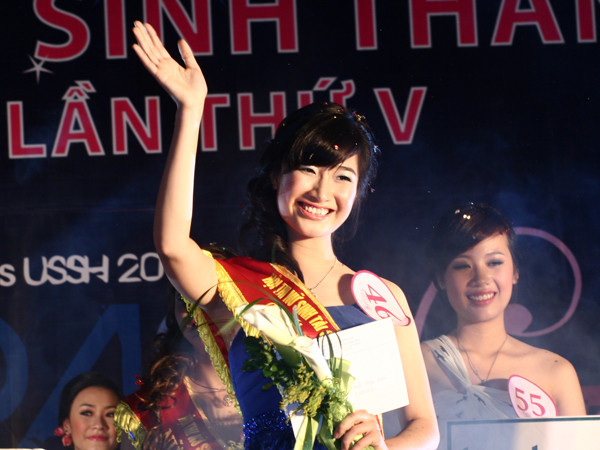 Với Thanh Ly, sành điệu được đánh giá bằng chính năng lực, hiểu biết chứ không phải vì những thứ mang theo trên người