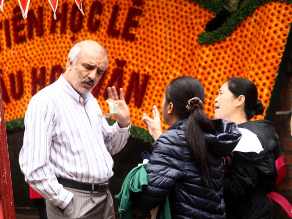 Khiến vị khách này bất bình và không mua nữa