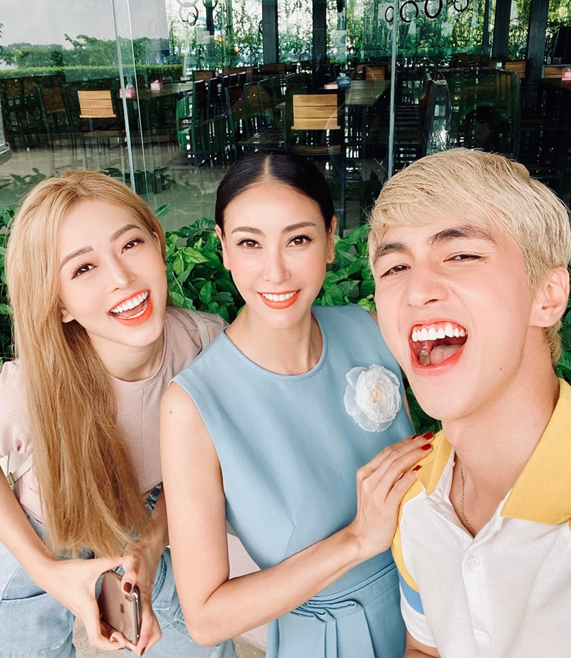 Hoàng Thuỳ mặc váy quây khoe vòng 1 trễ nải gợi cảm ảnh 2