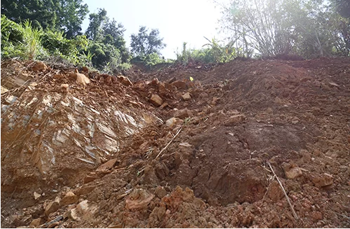 Cầu đường ở miền núi Quảng Trị hư hỏng sau mưa lũ ảnh 1