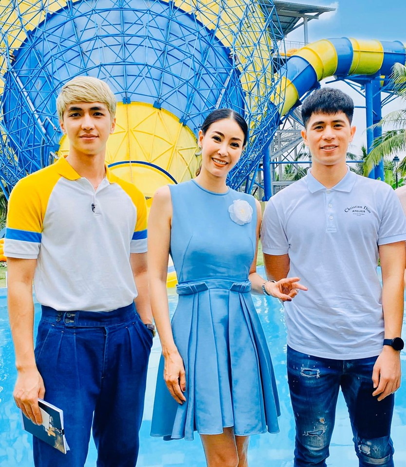 Hoàng Thuỳ mặc váy quây khoe vòng 1 trễ nải gợi cảm ảnh 3