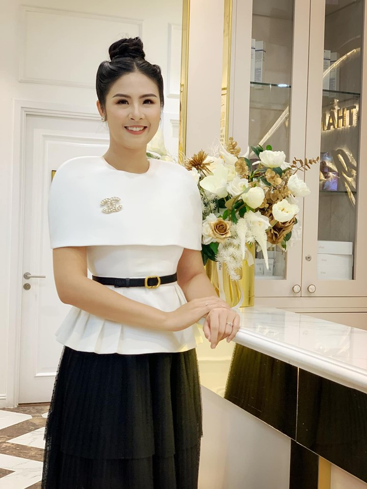 Á hậu Phương Nga-Bình An diện đồ như fashionista, tình tứ đi xem thời trang ảnh 9