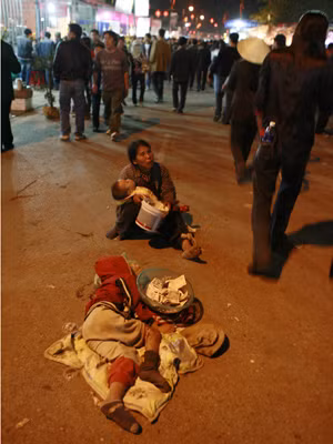 Đội ngũ “cái bang” giữa chợ 