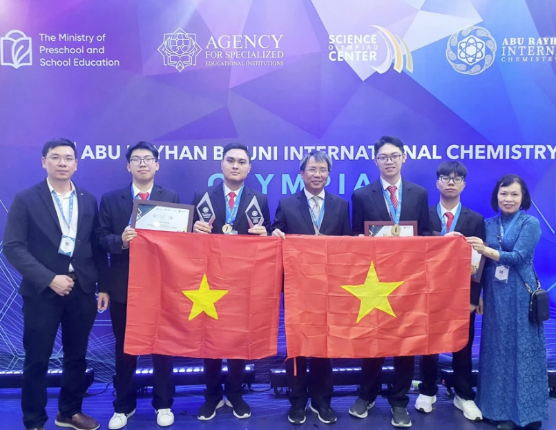 Đoàn Việt Nam dự thi Olympic Hóa học quốc tế Abu Rayhan Biruni năm 2025.