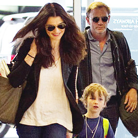 Gia đình 3 người của Daniel Craig. Ảnh: Media30