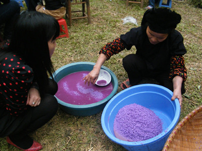 Xôi màu tím của người Tày