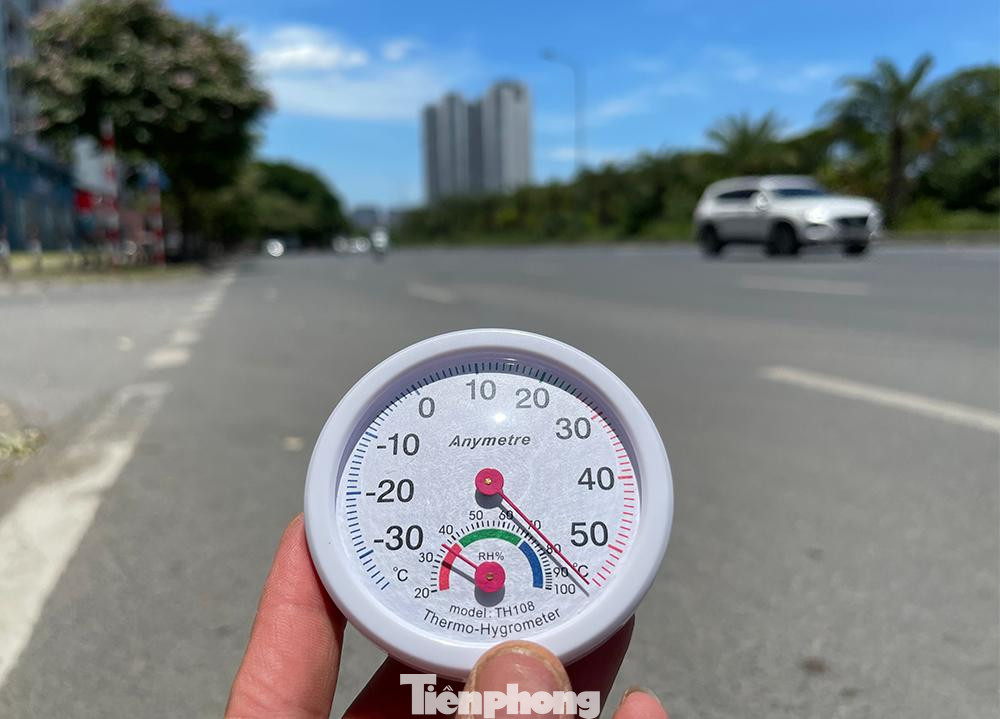Nhiệt độ đo lúc 13g ngày 1/6 trên đường Đại lộ Thăng Long,Hà Nội