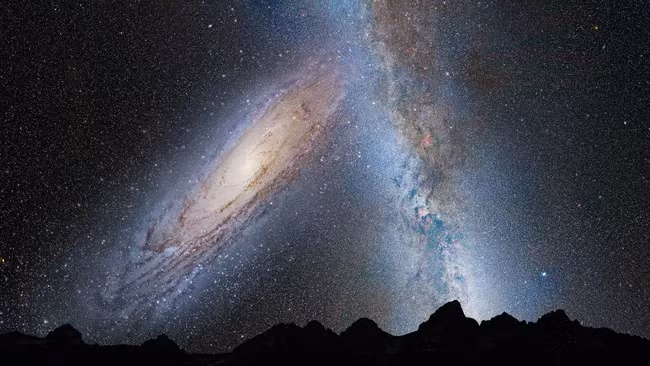 Mô phỏng thiên hà Andromeda (trái) và Dải Ngân Hà (phải) được dự đoán sẽ va chạm trong 8 tỷ năm tới. (Nguồn ảnh: NASA Goddard) Mô phỏng thiên hà Andromeda (trái) và Dải Ngân Hà (phải) được dự đoán sẽ va chạm trong 8 tỷ năm tới. (Nguồn ảnh: NASA Goddard)