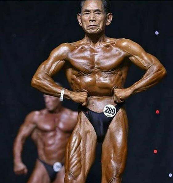 Cụ ông 81 tuổi cường tráng như thanh niên nhờ tập gym 180 phút/ngày ảnh 1