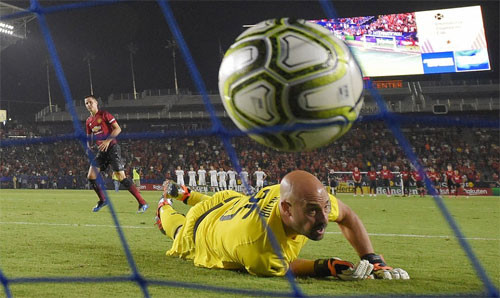 M.U đánh bại AC Milan trong cuộc 'đấu súng' kéo dài lê thê ảnh 1