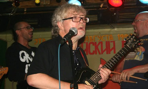 Vi khuẩn ăn thịt người buộc máy bay hạ cánh khẩn cấp ảnh 1