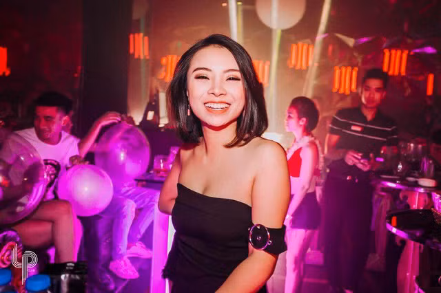 Nữ cổ động viên quyến rũ và vai diễn trong phim 'Quỳnh búp bê' ảnh 4