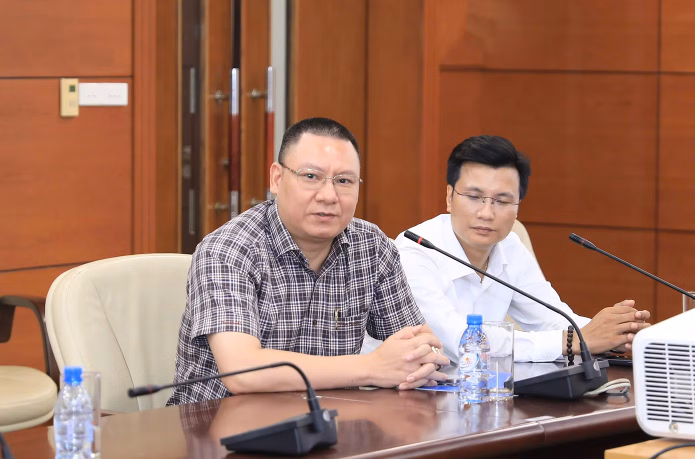 Ông Nguyễn Văn Mạnh - Tổng Giám đốc Công ty CP Xây dựng và thương mại nhà Hà Nội. Ông Nguyễn Văn Mạnh - Tổng Giám đốc Công ty CP Xây dựng và thương mại nhà Hà Nội.