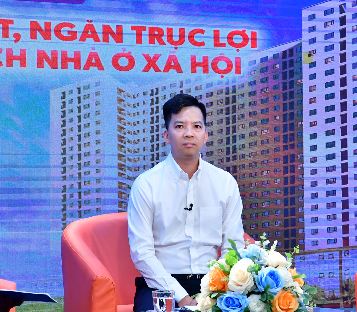 Ông Hà Quang Hưng - Cục Phó Cục Quản lý Nhà và thị trường Bất động sản (Bộ Xây dựng) cho rằng, các doanh nghiệp đã đặt ra mức giá so với trước đây tăng lên nhiều. Tuy nhiên, so với nhà ở thương mại hiện nay thì giá này vẫn thấp hơn đáng kể. Ông Hà Quang Hưng - Cục Phó Cục Quản lý Nhà và thị trường Bất động sản (Bộ Xây dựng) cho rằng, các doanh nghiệp đã đặt ra mức giá so với trước đây tăng lên nhiều. Tuy nhiên, so với nhà ở thương mại hiện nay thì giá này vẫn thấp hơn đáng kể.