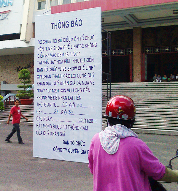 Thông báo hủy chương trình biểu diễn chỉ được đưa ra trong ngày 19-11. Ảnh: N.A