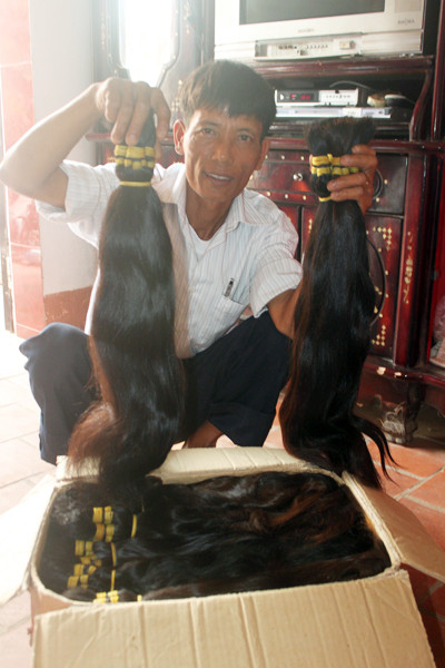 Anh Phan Văn Thơm và thùng tóc đẹp trị giá 87 triệu đồng