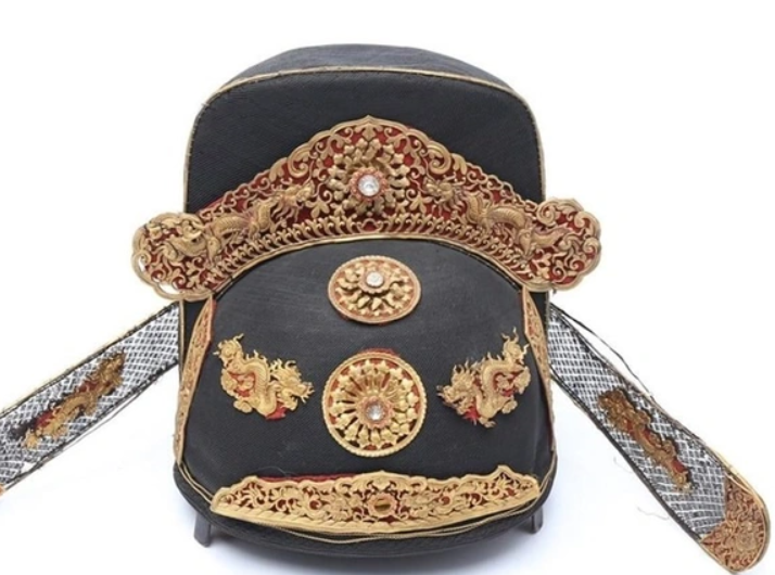 Mũ quan văn triều Nguyễn từng được đấu giá ở nước ngoài. (Ảnh: invaluable).