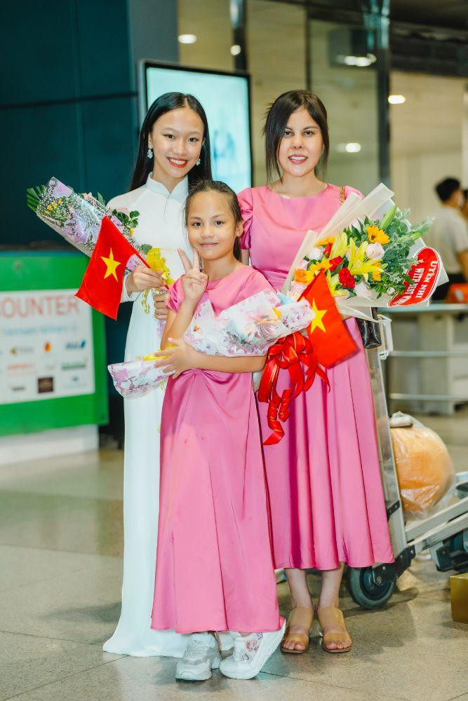 3 người đẹp Việt Nam trước giờ lên đường 3 người đẹp Việt Nam trước giờ lên đường