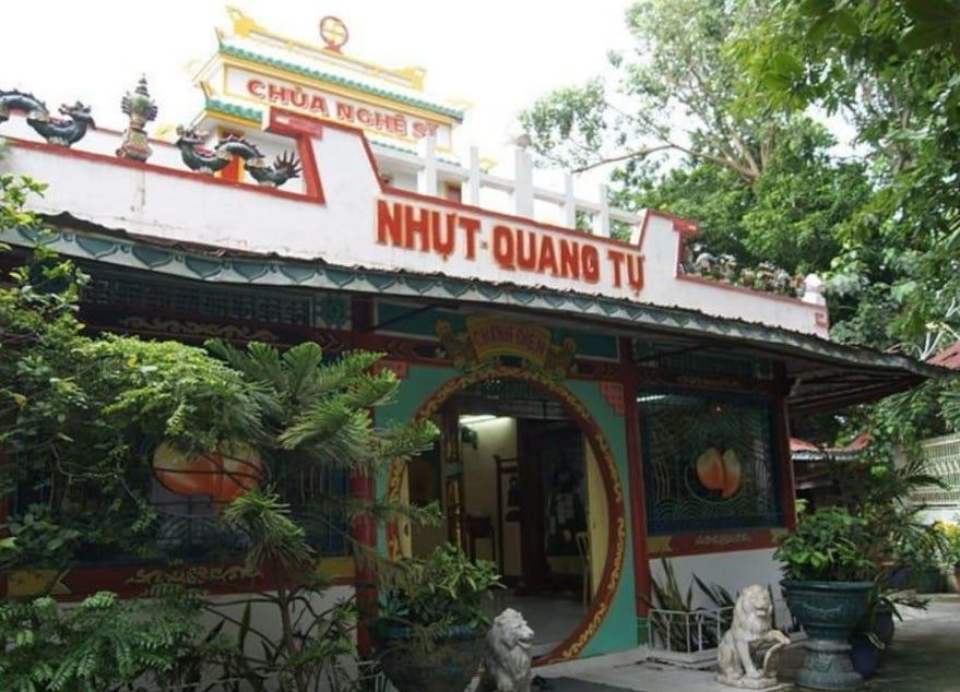 Khu chính điện của Chùa Nghệ sỹ Khu chính điện của Chùa Nghệ sỹ