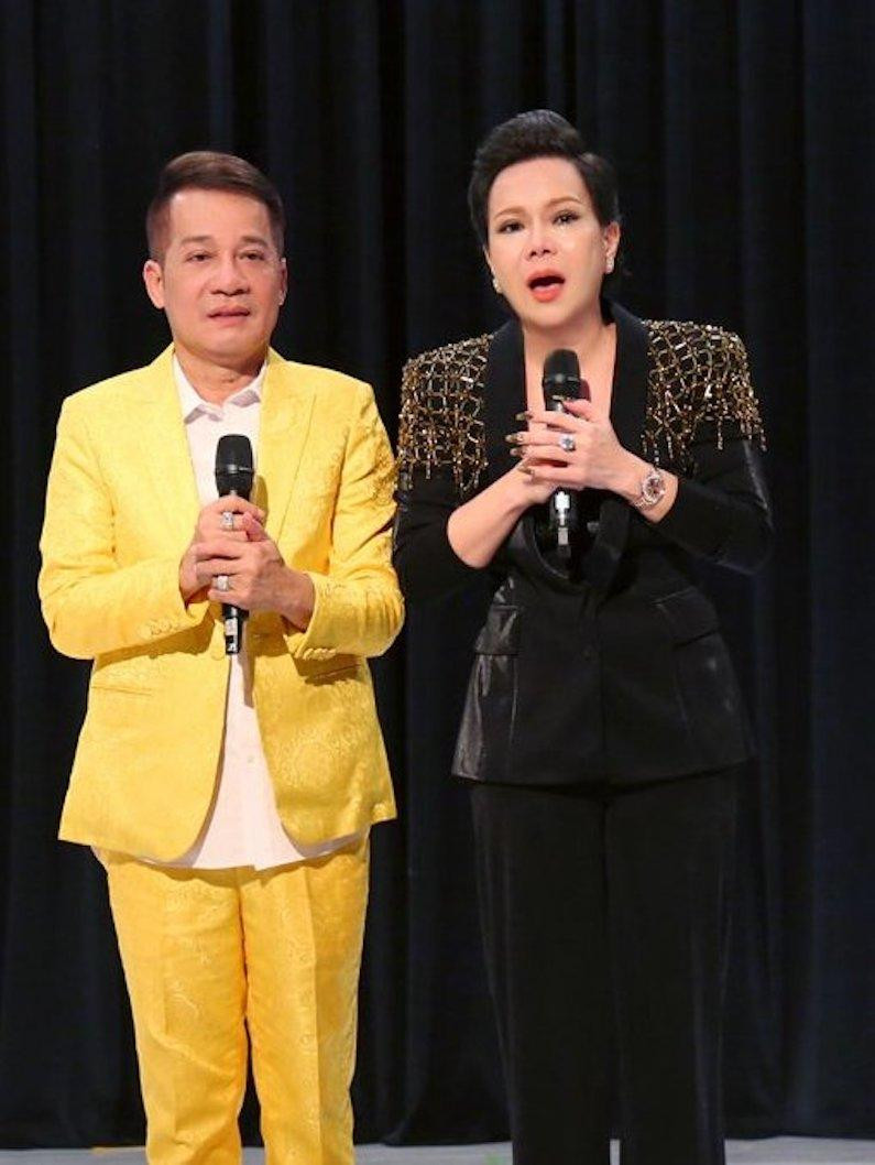 Hai NS Việt Hương và Minh Nhí cám ơn khách mời và người hâm mộ cùng tới chia vui khi ra mắt sân khấu mới