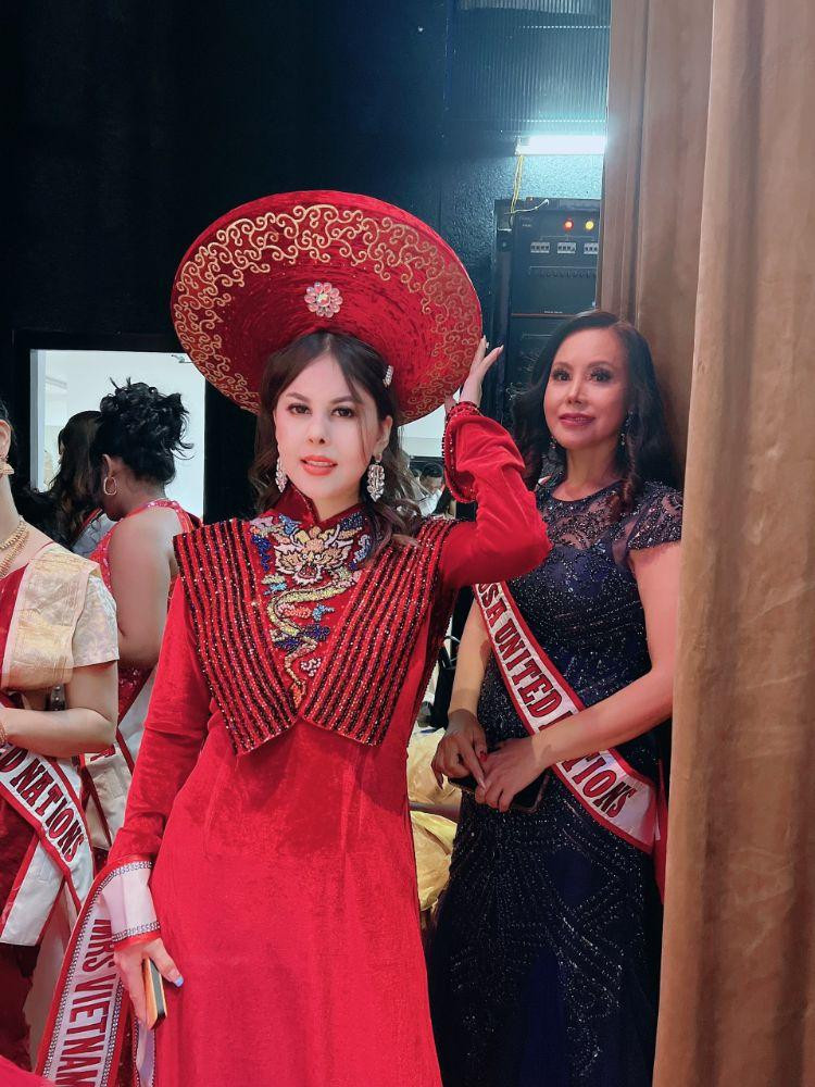 Bộ trang phục dân tộc của Nguyễn Như Quỳnh