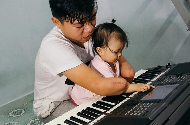 Dương Quyết Thắng và con gái Dương Quyết Thắng và con gái