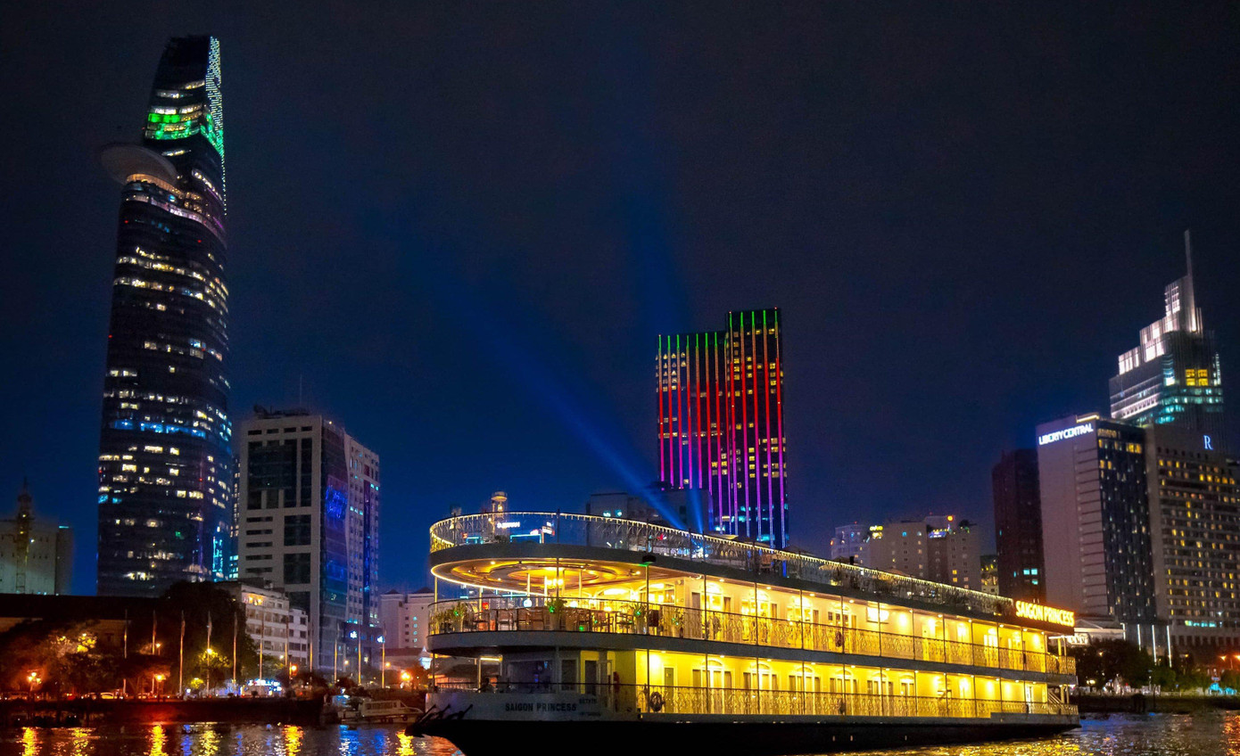Nhà hàng nổi trên sông Sài Gòn Nhà hàng nổi trên sông Sài Gòn