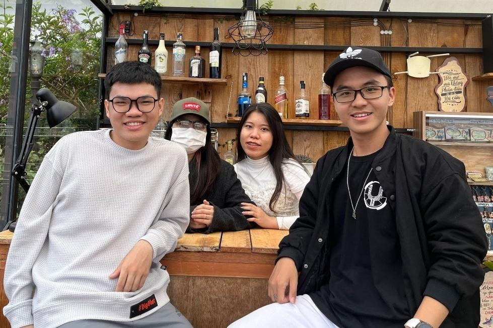 2 chàng trai Thiện Minh và Quốc Vương- Thần tượng của Hoa hậu Thuỳ Tiên