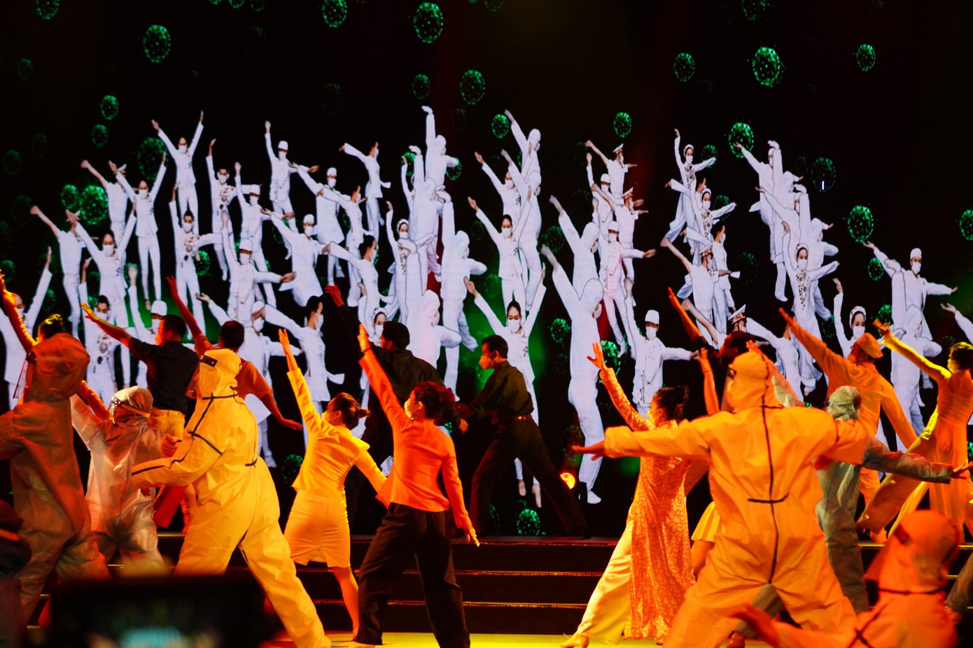 Một tiết mục tái hiện lại tinh thần quyết tâm chống dịch COVID-19 tại lễ công bố và trao giải