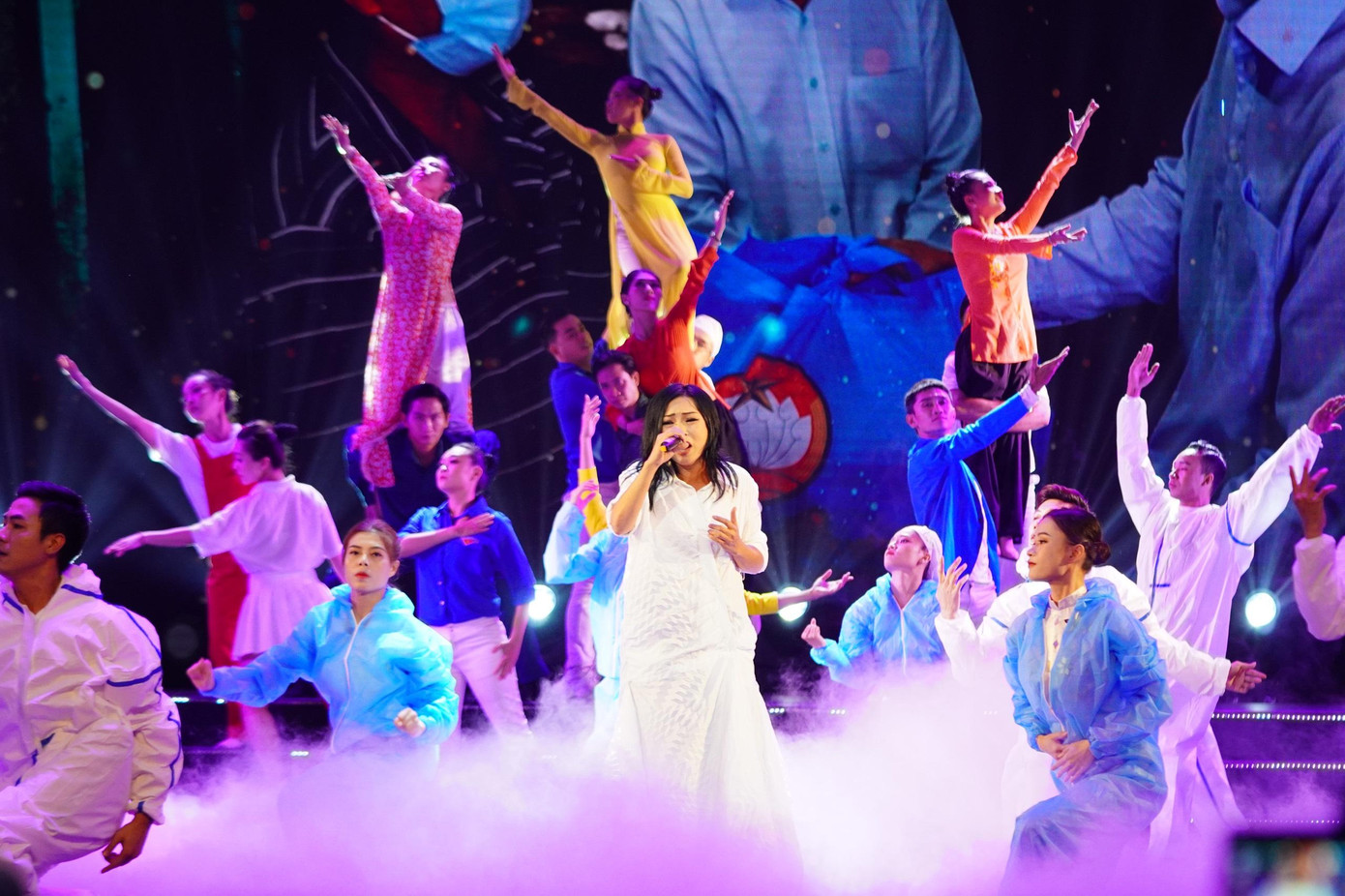 Ca sỹ Phương Thanh thể hiện 01 ca khúc đạt giải tại Lễ công bố và trao giải