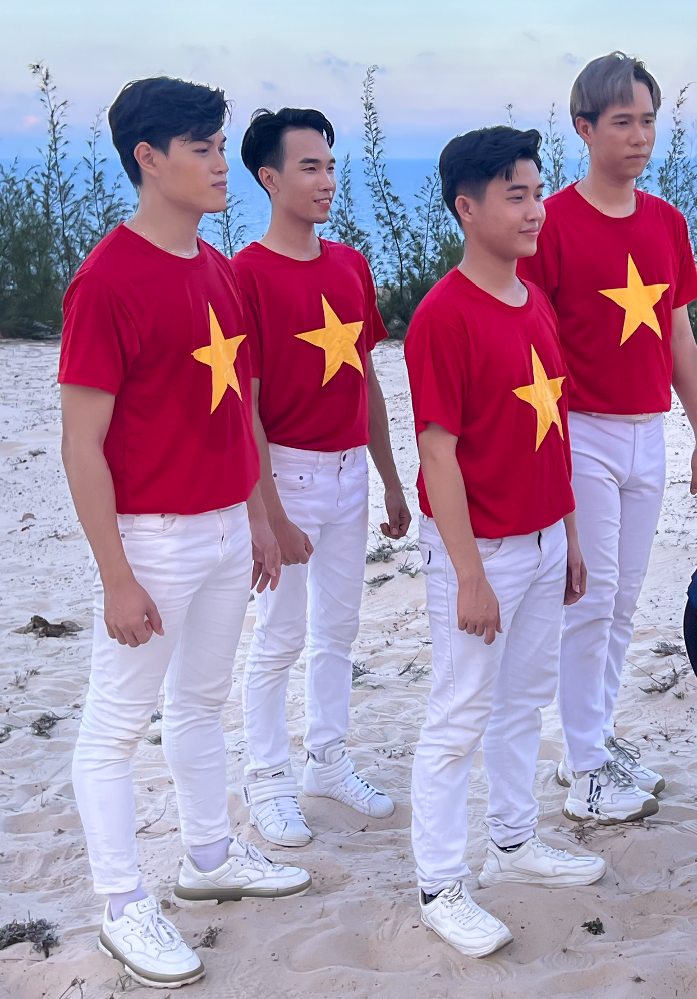 Cảnh trong MV "Hàng triệu con tim". Cảnh trong MV "Hàng triệu con tim".