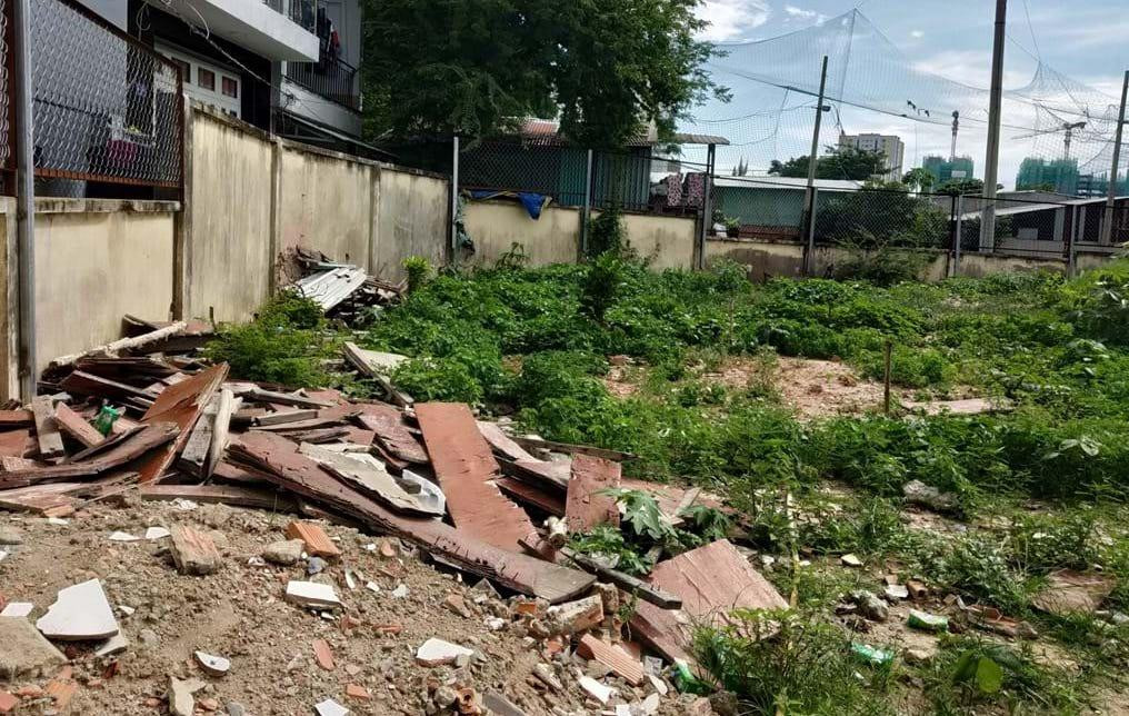 Di tích Lò gốm Hưng Lợi hiện đang bị xâm phạm. Di tích Lò gốm Hưng Lợi hiện đang bị xâm phạm.