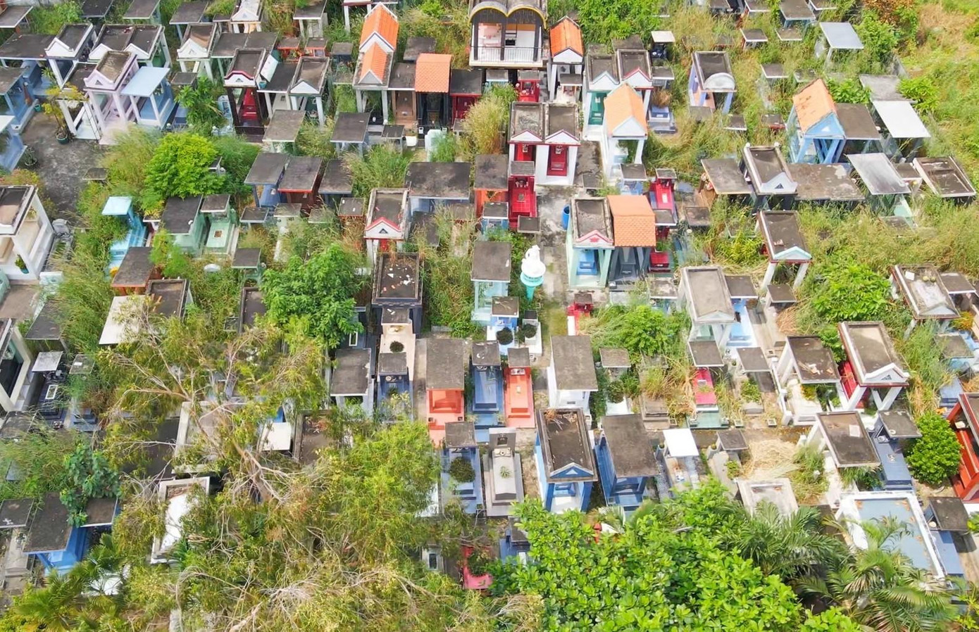 Khu khuôn viên nghĩa trang nghệ sỹ nhìn từ trên cao Khu khuôn viên nghĩa trang nghệ sỹ nhìn từ trên cao