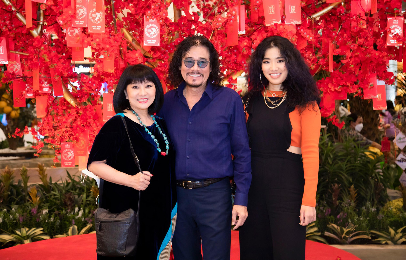 Gia đình NSƯT Cẩm Vân