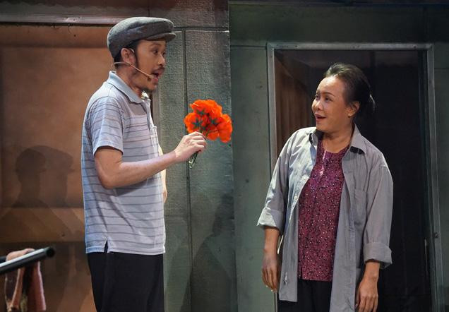 Hoài Linh và Việt Hương trong vở "Lạc giữa biển người"