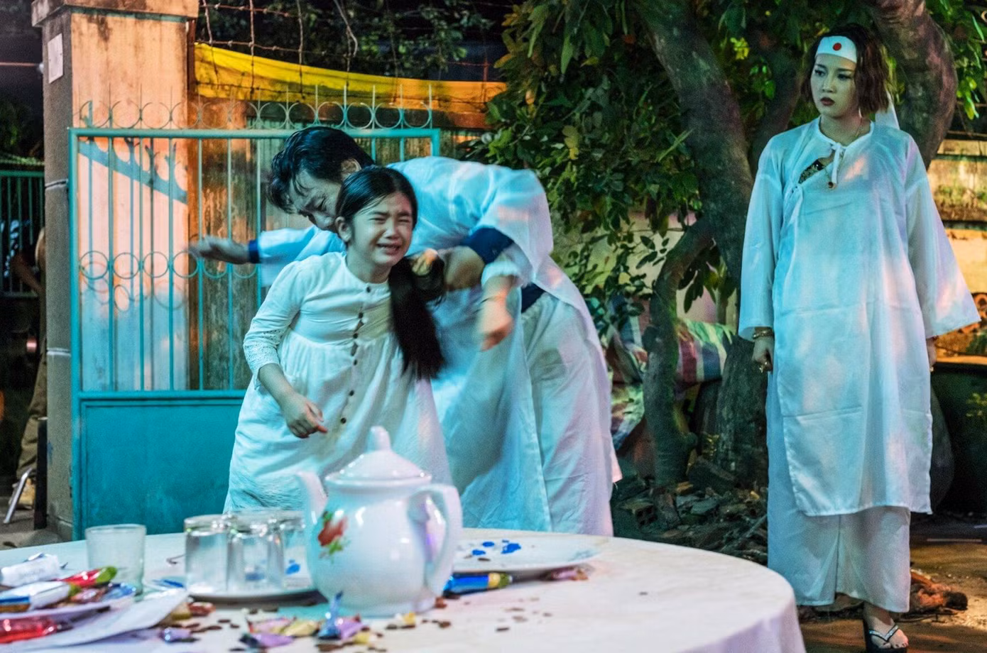 Cảnh trong phim Đêm tối rực rỡ.