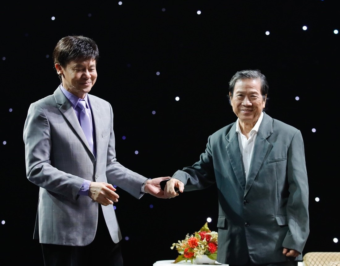 Nhạc sĩ Nguyễn Vũ cùng ca sĩ Thái Châu. Nhạc sĩ Nguyễn Vũ cùng ca sĩ Thái Châu.